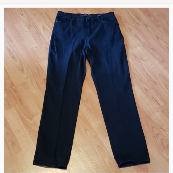 Gloria Vanderbilt Amanda fit black jeans - Picture 7 of 7